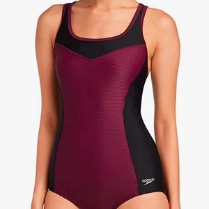 Speedo women’s one piece swimming suit